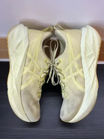Asics Novablast 5 bike de segunda mano — imagen 3 de 13