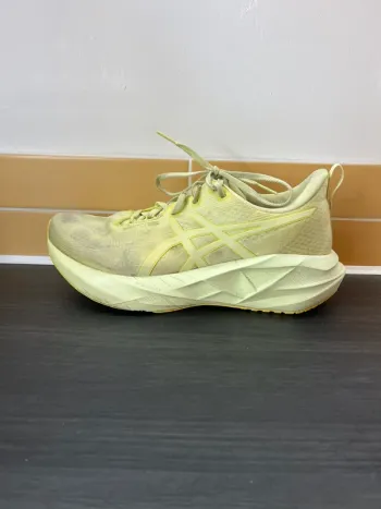 Asics Novablast 5 bike de segunda mano — imagen 9 de 13