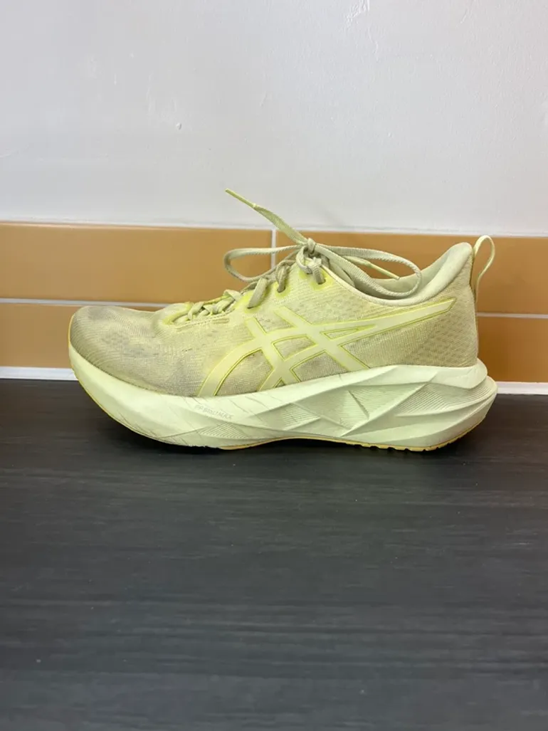 Asics Novablast 5 bike de segunda mano — imagen 9 de 13