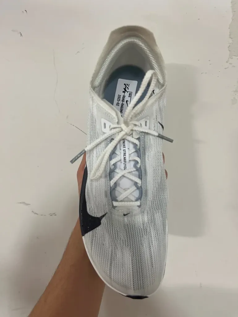Gebrauchtes White ZoomX Streakfly 2 bike — Bild 2 von 10