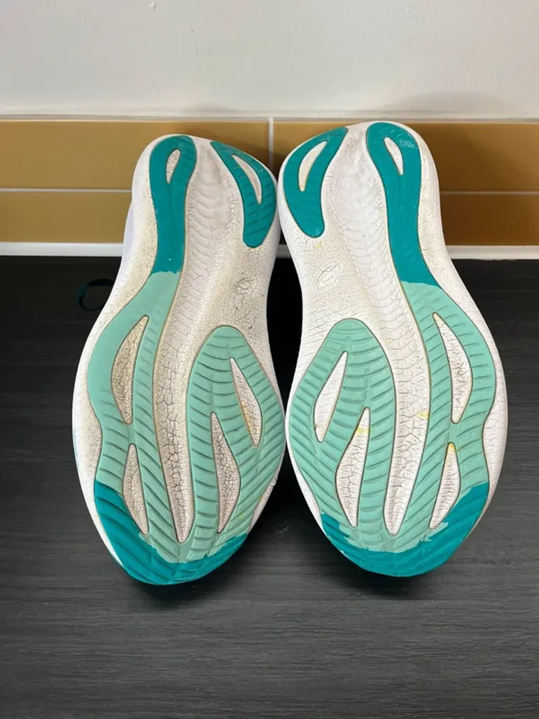 Tweedehands Asics Gel-Nimbus 27 bike — afbeelding 4 van 13