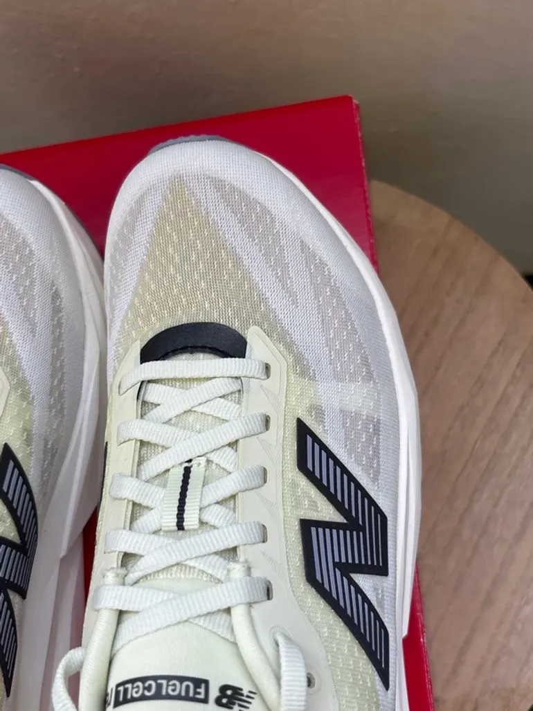 Used New Balance FuelCell Rebel v5 bike — image 7 of 10