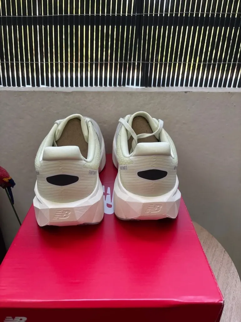 Used New Balance FuelCell Rebel v5 bike — image 3 of 10