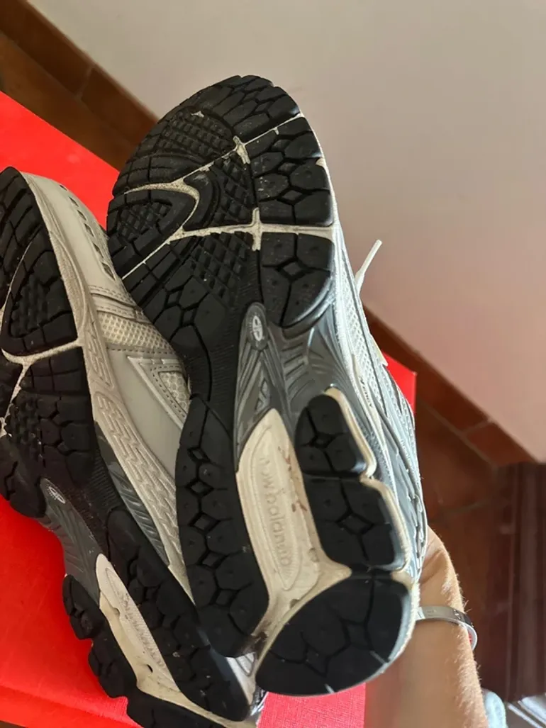 New Balance Running Shoes Size 44 bike usato — immagine 7 di 14