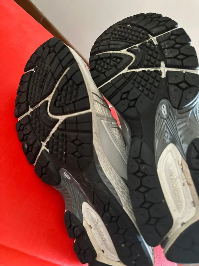 New Balance Running Shoes Size 44 bike usato — immagine 8 di 14