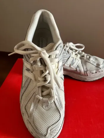 New Balance Running Shoes Size 44 bike usato — immagine 2 di 14