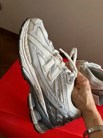 New Balance Running Shoes Size 44 bike usato — immagine 9 di 14