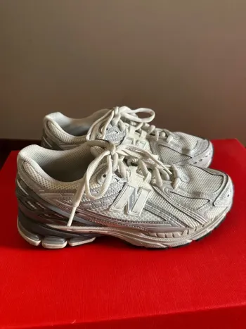 New Balance Running Shoes Size 44 bike usato — immagine 3 di 14
