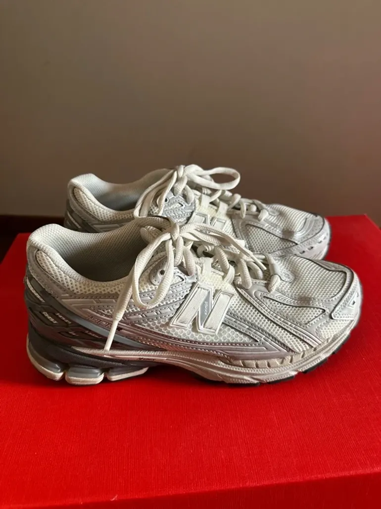New Balance Running Shoes Size 44 bike usato — immagine 3 di 14