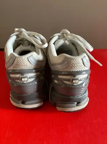 New Balance Running Shoes Size 44 bike usato — immagine 4 di 14