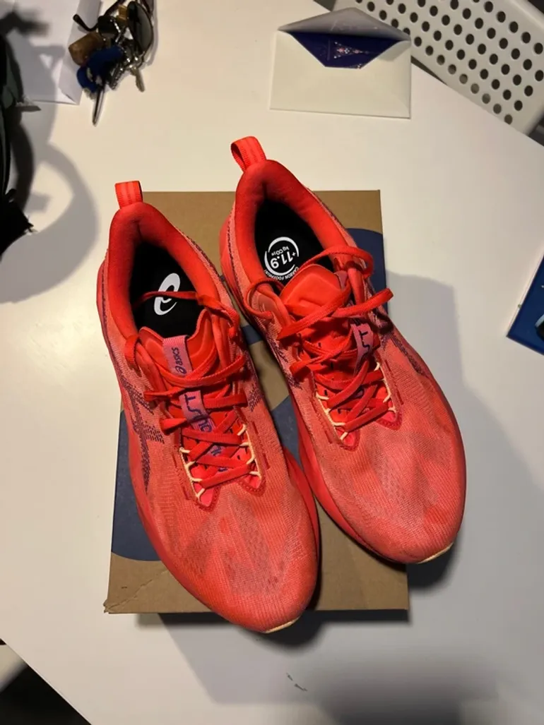 Gebrauchtes Asics Novablast 5 bike — Bild 3 von 6