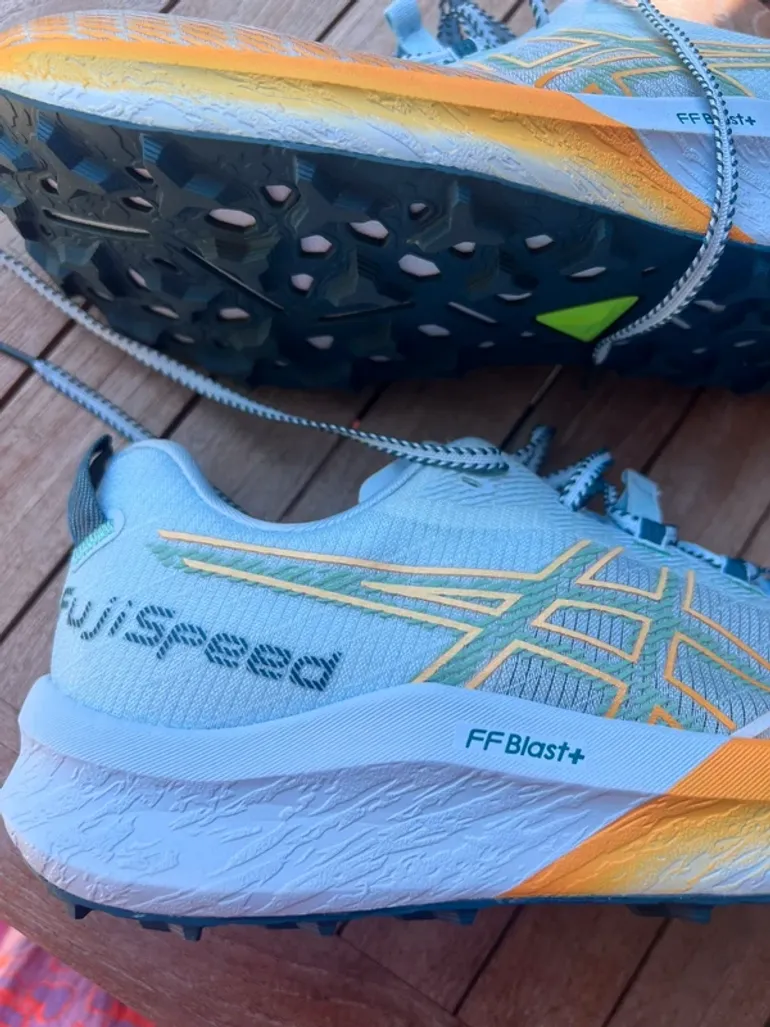 Asics FujiSpeed bike usato — immagine 2 di 11