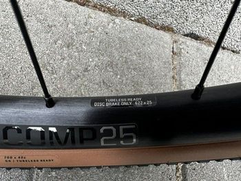Used Bontrager Paradigm Comp 25 700c 2026 bike — image 4 of 8