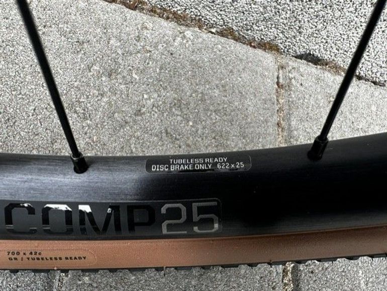 Used Bontrager Paradigm Comp 25 700c 2026 bike — image 4 of 8