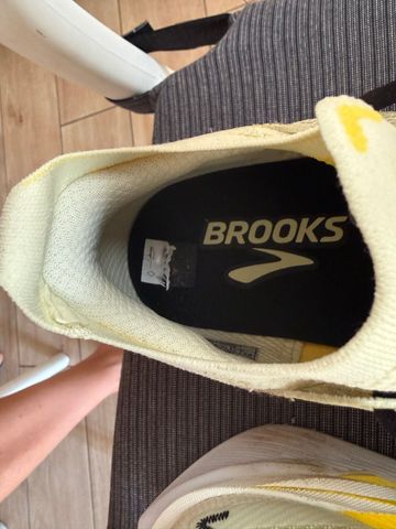 Used Brooks hyperion max3 2026 bike — image 2 of 6