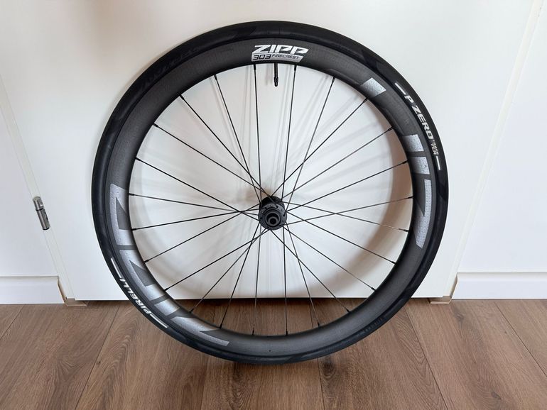 Used Zipp 303 Firecrest front 2025 bike — image 2 of 3