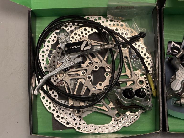 Gebrauchtes Hope Tech 4 V4 Disc Brake 2025 bike — Bild 3 von 6