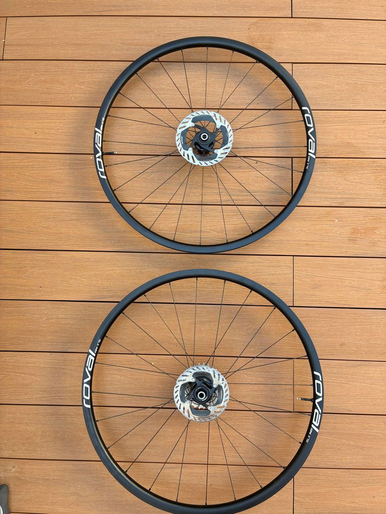 Used Roval SLX 24 700c Wheelset bike — image 6 of 14