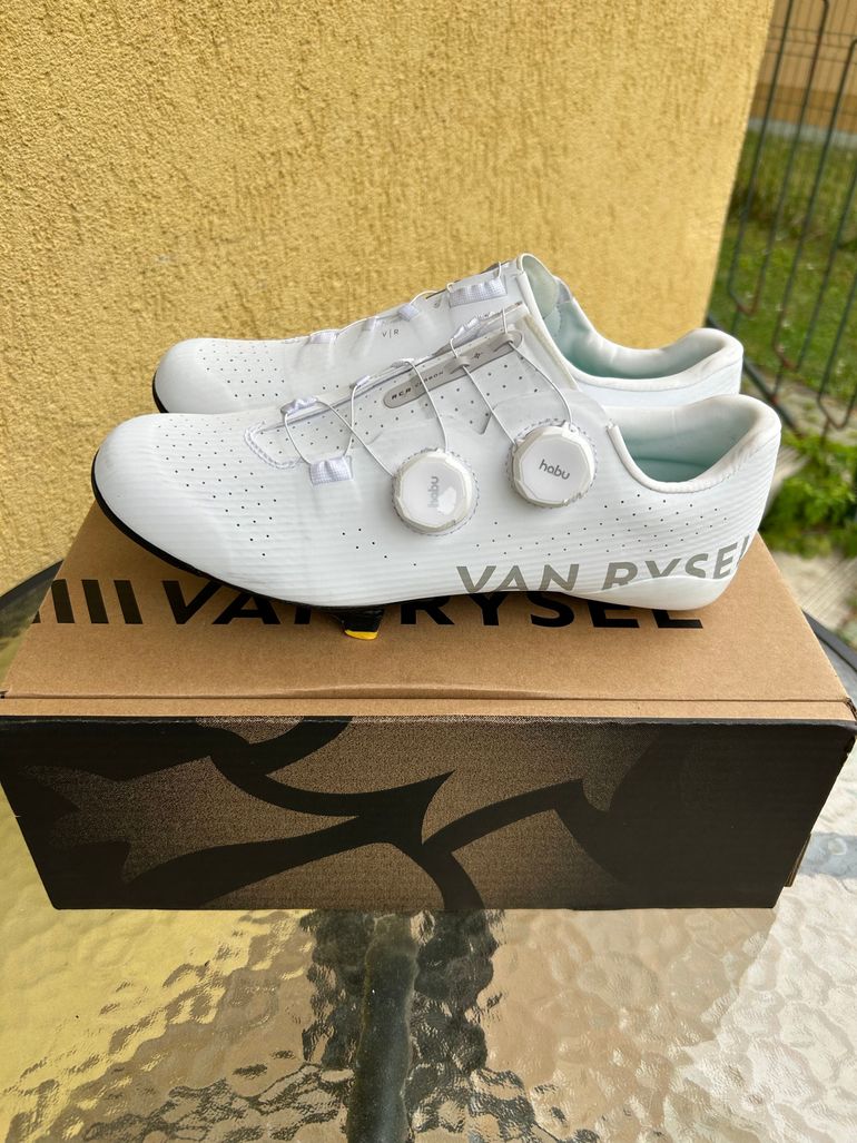 Used Van Rysel RCR-R Carbon Road Bike Shoes 41 2025 bike — image 2 of 9
