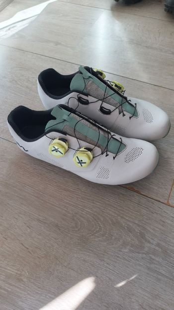 Used Northwave Revolution 3 Road Shoes bike