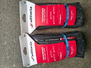 Vittoria Terreno Gravel Tires 37 mm 2026 bike d'occasion