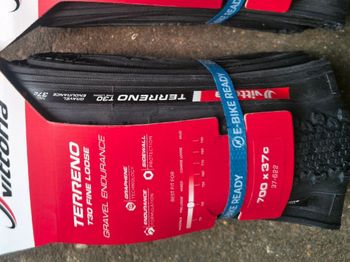 Vittoria Terreno Gravel Tires 37 mm 2026 bike d'occasion — image 2 sur 2