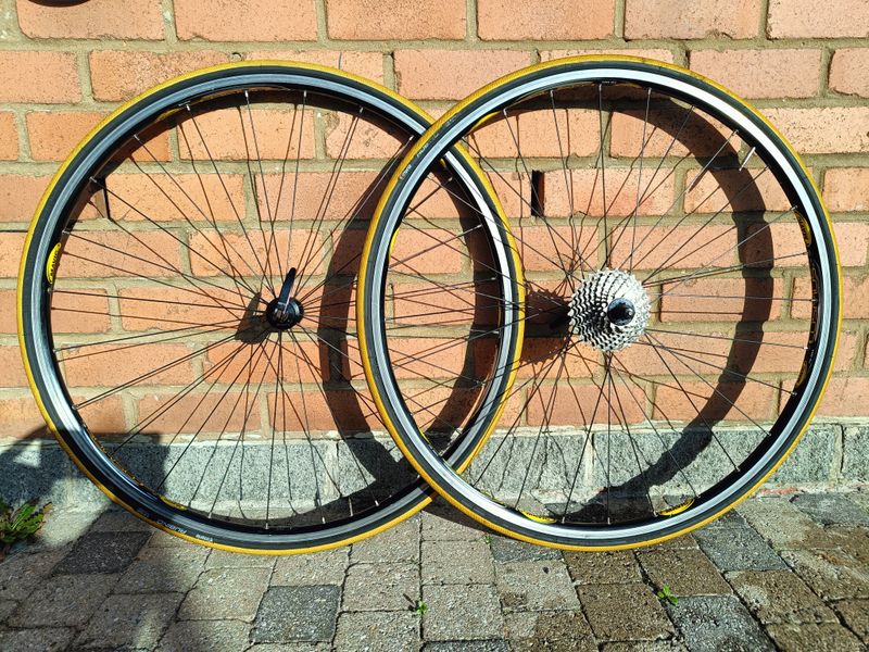 Brugt Mavic Cosmos R-8000 11-speed Wheelset Clincher 28" 700c 2004 Wheels