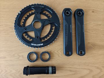 Tweedehands Rotor Vegast Crankset 172.5mm 50/34T Round Chainrings 30mm Axle & BB Bearings 2021 Drivetrain & Pedals