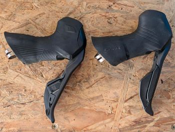 Used Shimano GRX Di2 ST-RX825 2025 bike — image 4 of 5