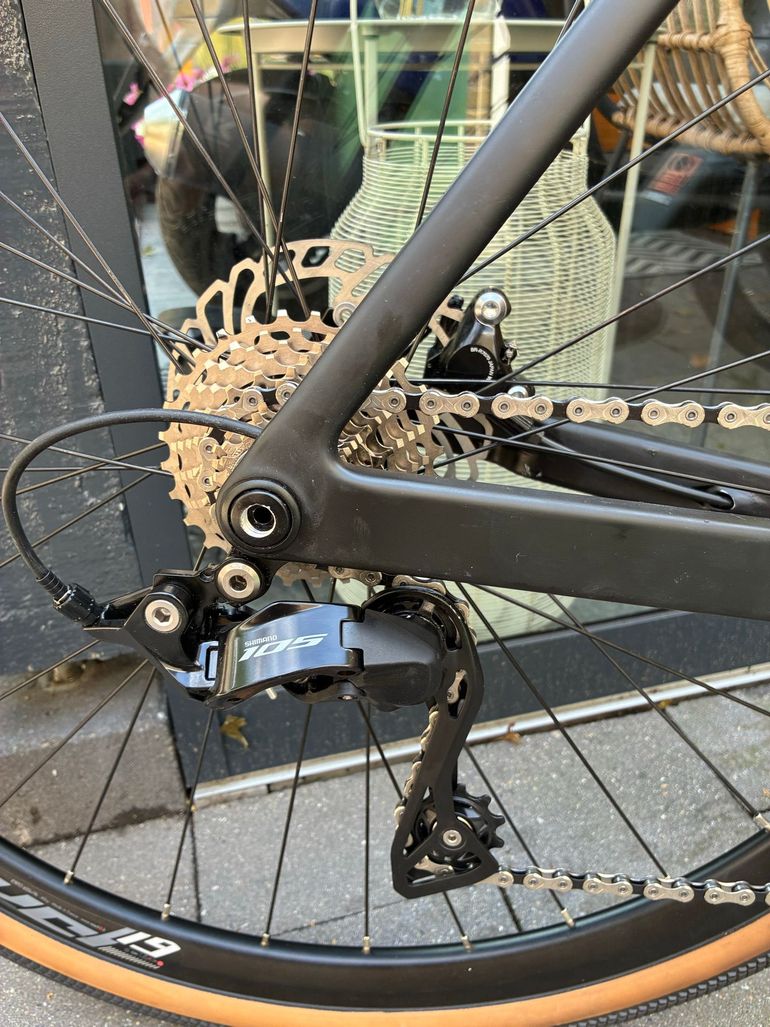 Tweedehands Shimano 105 R7020 11-speed 2025 bike — afbeelding 5 van 8