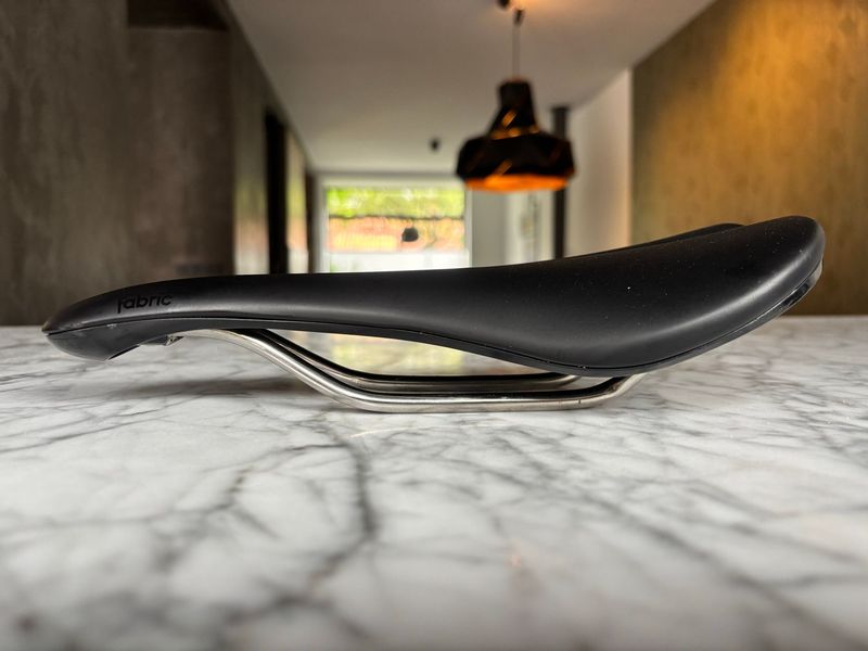 Gebrauchtes Fabric Scoop Flat Saddle Saddles & Seatposts
