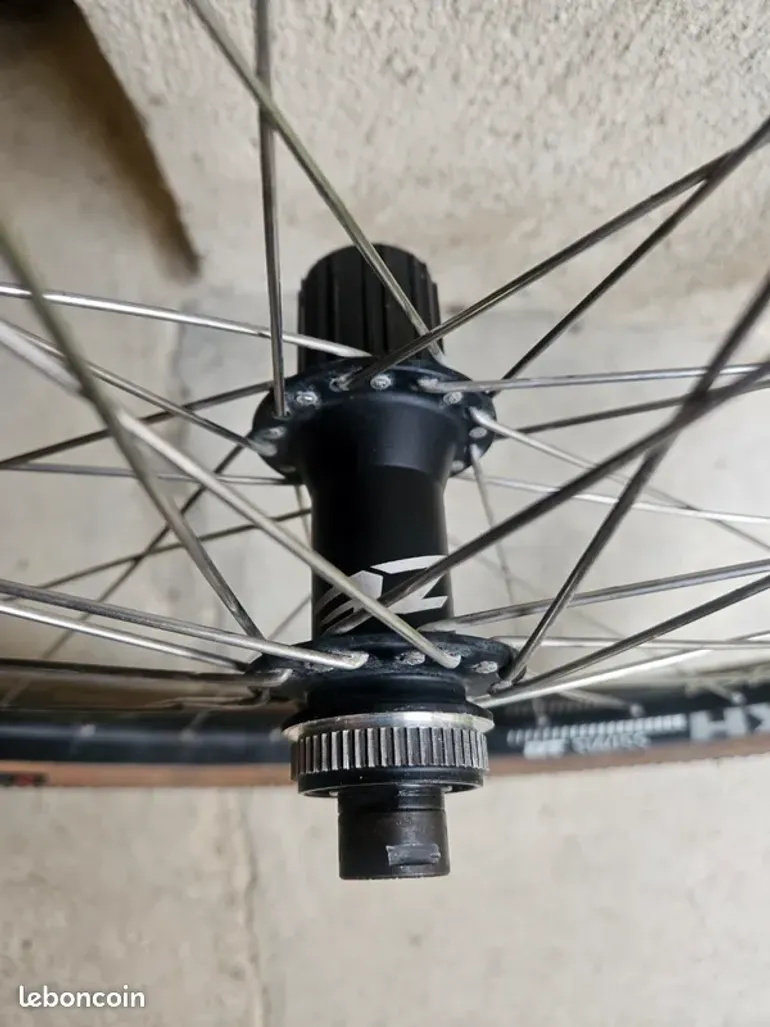 Used Dt Swiss Shimano XT DH-UR708-3D bike — image 4 of 8