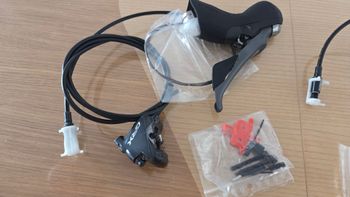 Tweedehands Shimano GRX 810 Levers & Hydraulic Brakes Pair bike — afbeelding 7 van 12