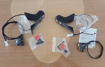 Tweedehands Shimano GRX 810 Levers & Hydraulic Brakes Pair bike