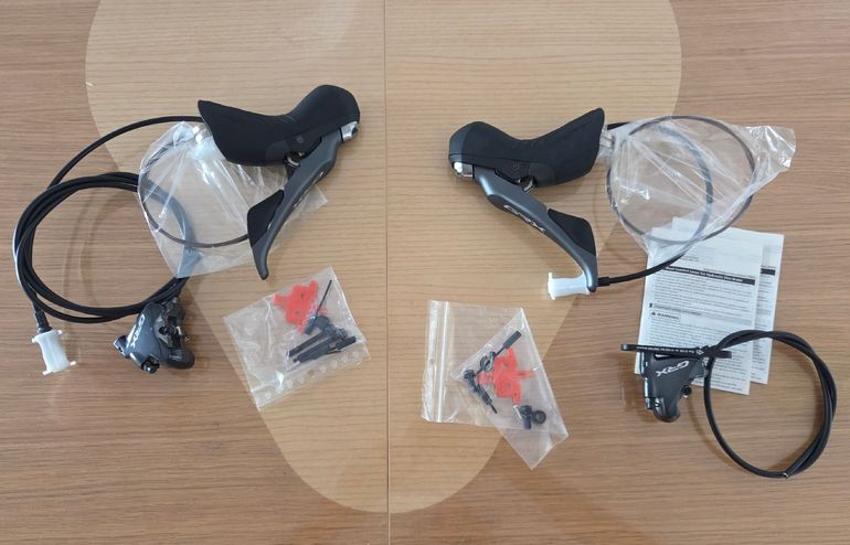 Tweedehands Shimano GRX 810 Levers & Hydraulic Brakes Pair bike — afbeelding 1 van 12