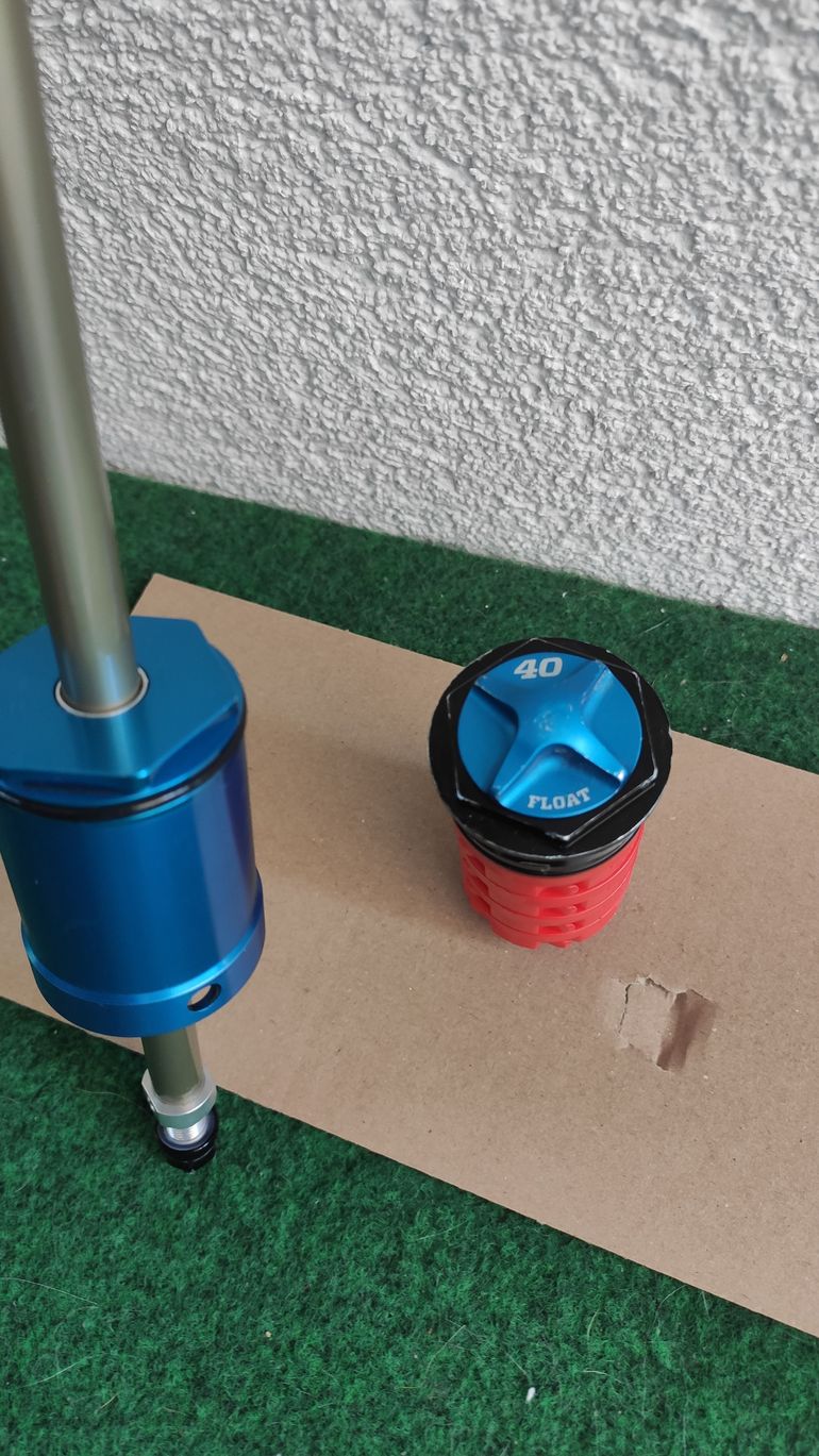 Fox 40 Float NA Air Shaft Assy + Topcap bike d'occasion — image 3 sur 5