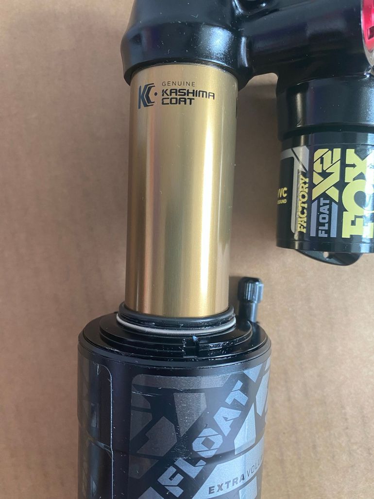 Used Fox X2 Factory Air Shock with Kashima Coating 2025 bike — image 4 of 10