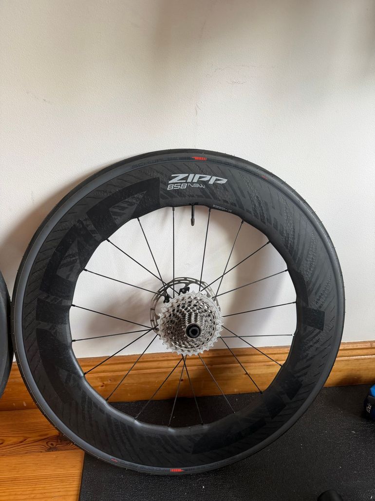 Zipp 858 NSW Carbon Disc Brake Wheelset 2025 bike d'occasion — image 6 sur 6