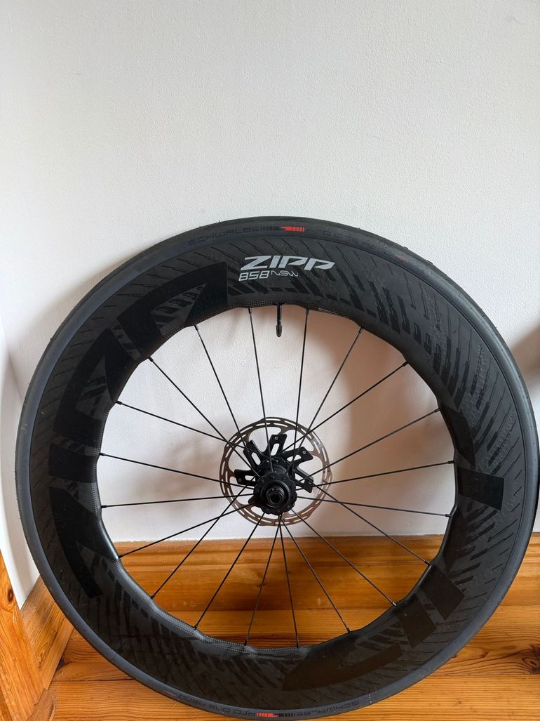 Zipp 858 NSW Carbon Disc Brake Wheelset 2025 bike d'occasion — image 2 sur 6