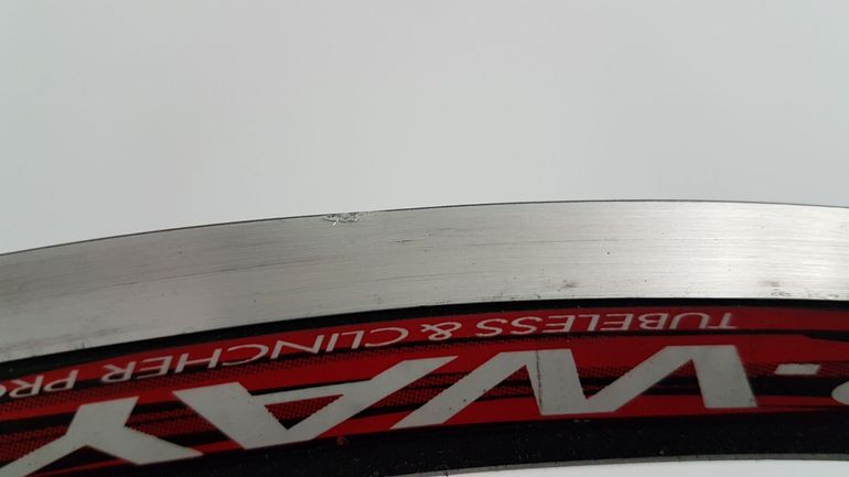 Używany Fulcrum Racing 1 Clincher Rim brake front wheel bike — zdjęcie 7 z 9