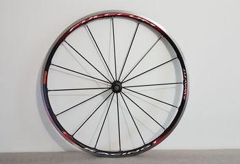 Używany Fulcrum Racing 1 Clincher Rim brake front wheel bike — zdjęcie 2 z 9