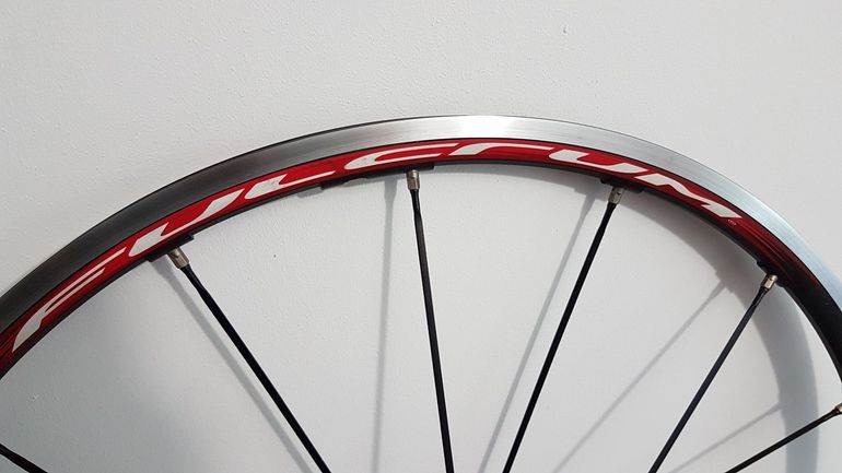 Używany Fulcrum Racing 1 Clincher Rim brake front wheel bike — zdjęcie 4 z 9