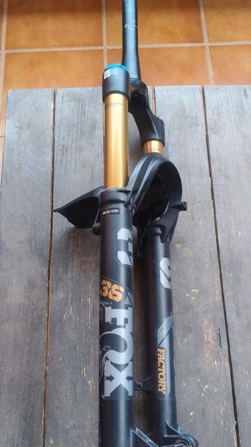Fox 36 Factory GRIP2 2023 bike usato — immagine 11 di 13