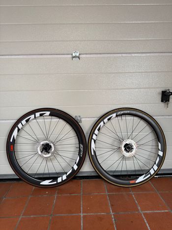 Zipp 303S Tubeless Disc Brake Wheelset 2023 bike d'occasion — image 2 sur 3