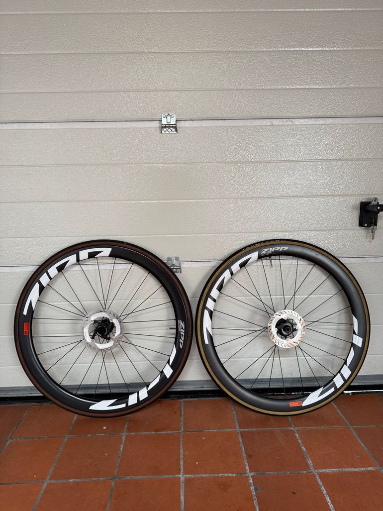 Zipp 303S Tubeless Disc Brake Wheelset 2023 bike d'occasion — image 2 sur 3