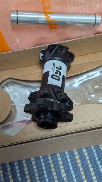 Used Dt Swiss 350 Hub 2026 bike — image 2 of 3