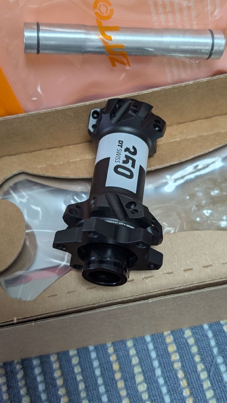 Used Dt Swiss 350 Hub 2026 bike — image 2 of 3