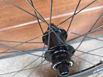 Used Zipp 303 S Carbon Tubeless Disc Brake Wheelset 2025 bike — image 6 of 12
