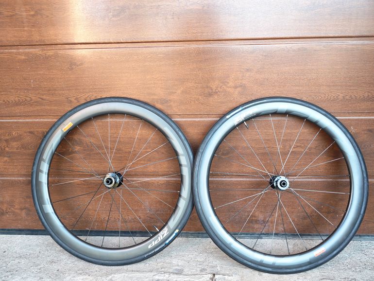 Used Zipp 303 S Carbon Tubeless Disc Brake Wheelset 2025 bike — image 2 of 12