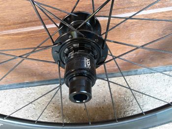 Used Zipp 303 S Carbon Tubeless Disc Brake Wheelset 2025 bike — image 11 of 12